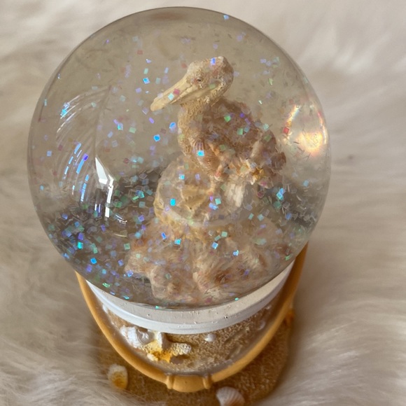 Cute mini pelican globe - Picture 3 of 4